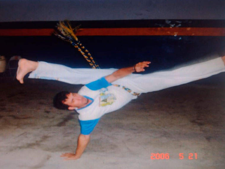 Cada movimento conta uma história. Mestre Paraíba em 2006.